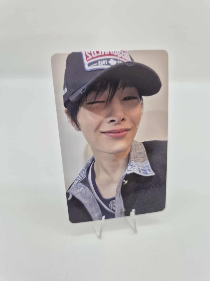 STRAY KIDS I.N - SKZOO EVIL T-SHIRT "DOMINATE JAPAN" POB PHOTOCARD