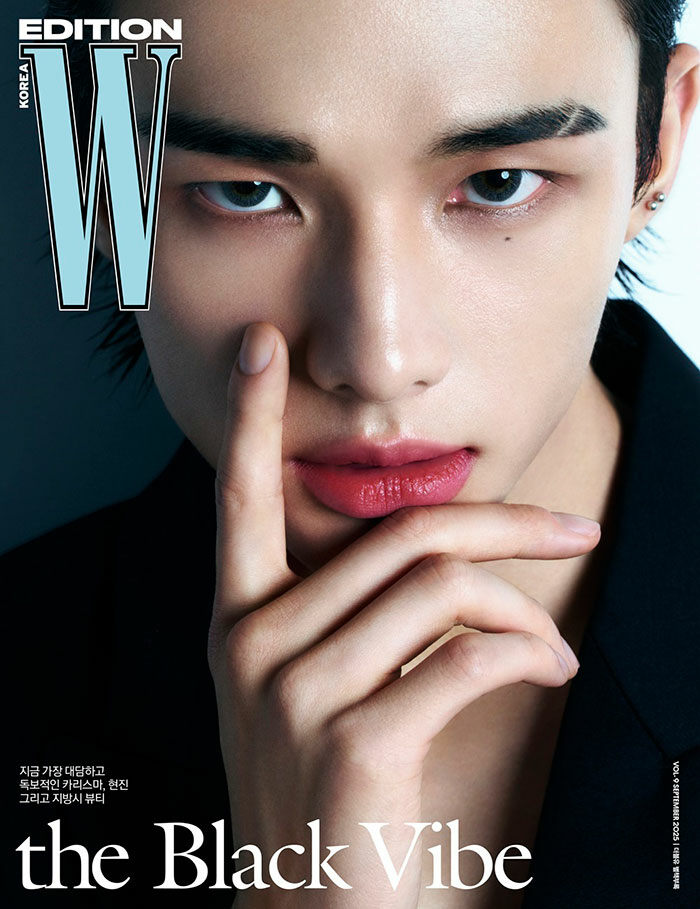 W Korea – Volume 9 2025 - BTS V & STRAY KIDS HYUNJIN (random)