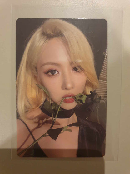 DREAMCATCHER YOOHYEON - VERSUS VILLAINS PHOTOCARD