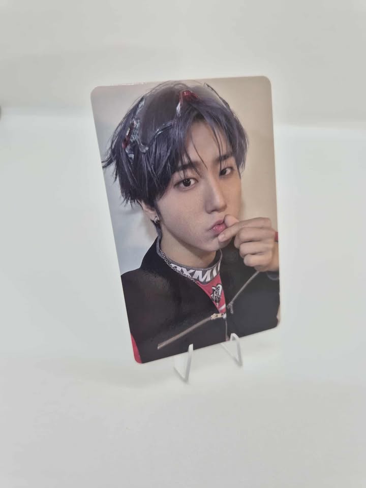 STRAY KIDS HAN - SKZOO EVIL T-SHIRT "DOMINATE JAPAN" POB PHOTOCARD